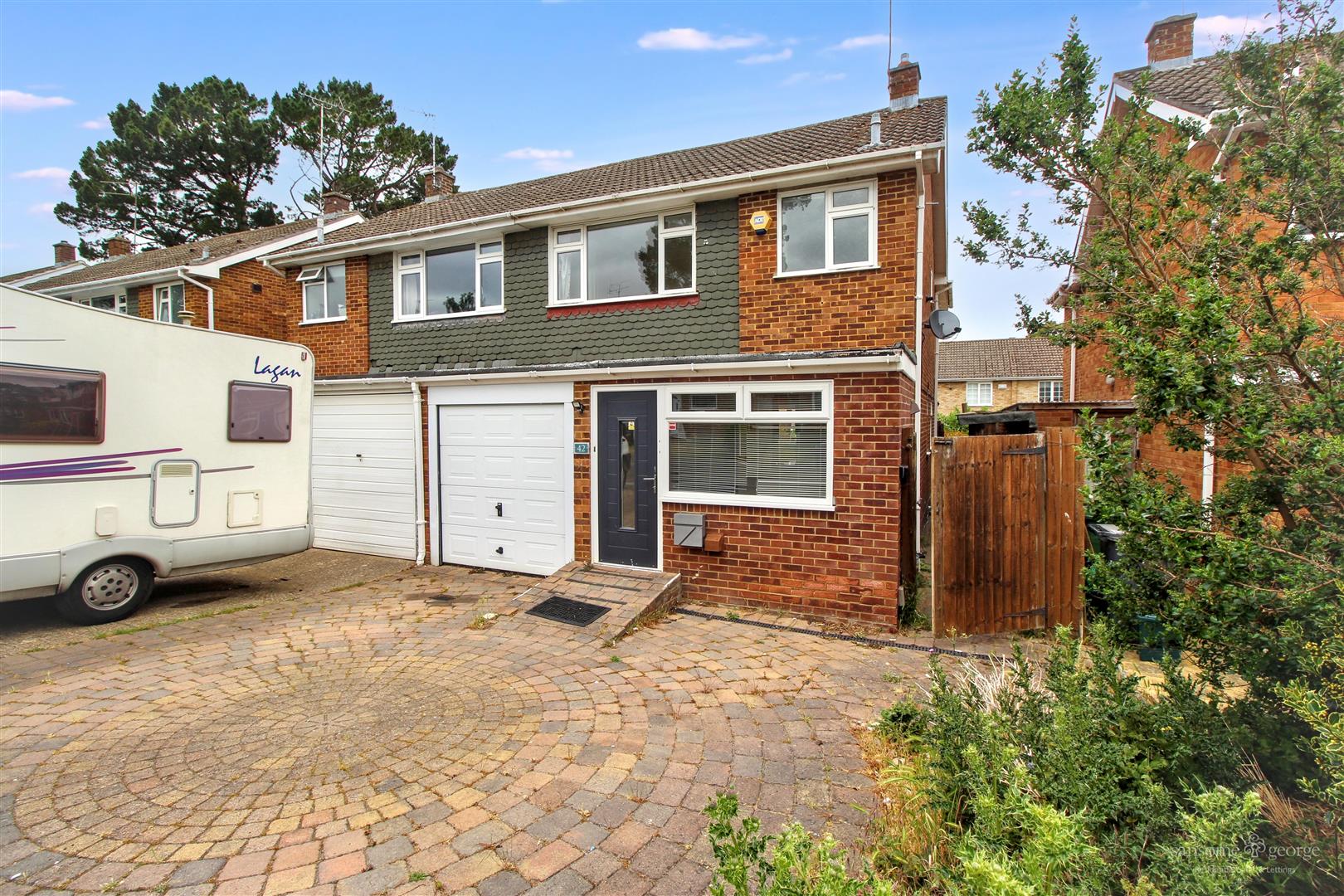 3 bed property in Cecil Aldin Drive, Reading